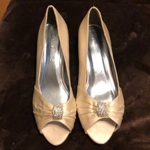 David’s bridal heels